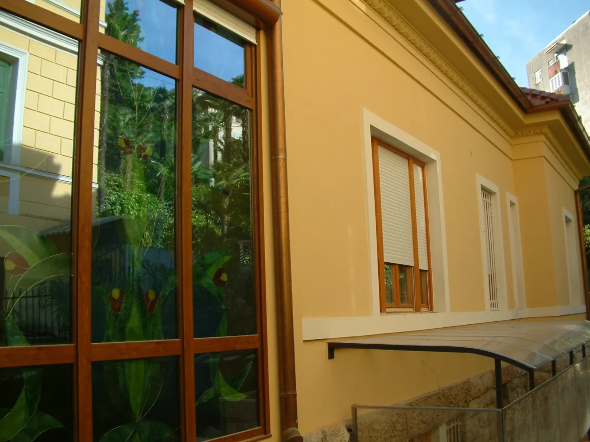 Aluminijska roleta na prozoru objekta